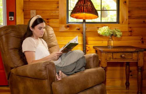 Cabin in the Woods - Hot Tub, Fire Pit, BBQ - Foto 31