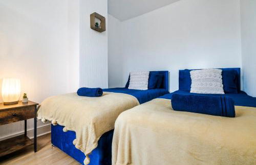 2 Bedroom House, 5 Single Beds, Fast WiFi - Photo 35