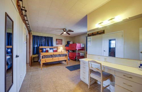 Rustic and Western House on Lake - Swim and Fish! - Foto 17