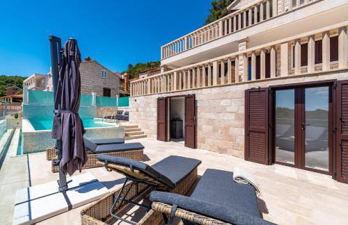 Villa Kadena - Luxury Seaside Villa with Private Heated Pool - Photo 60