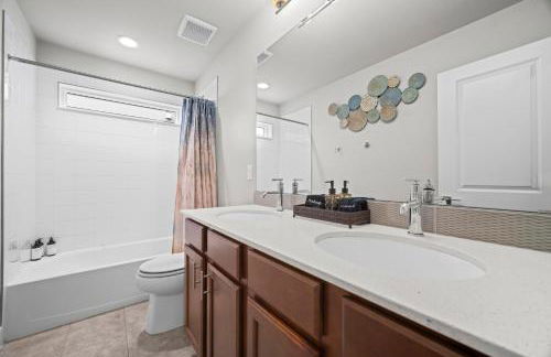 Rooftop Sunset Escape BBQ & Billiards Sleeps 8 - Foto 51