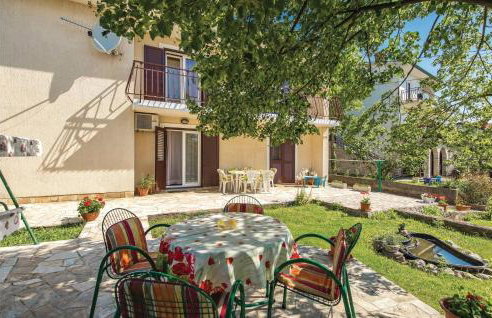 3 Bedroom Cozy Apartment In Viskovo - Foto 1