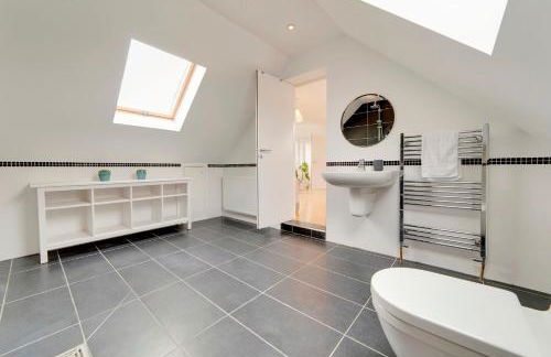 Pass the Keys 49 Byron Square Modern and Spacious 3 Bed Home with Free Parking - Foto 50