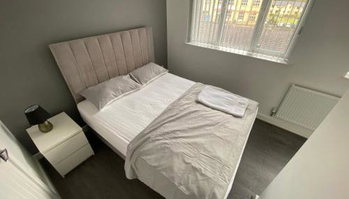 3- Bedroom House -Private Parking - contractors welcome- 2 Min M62 - Foto 4
