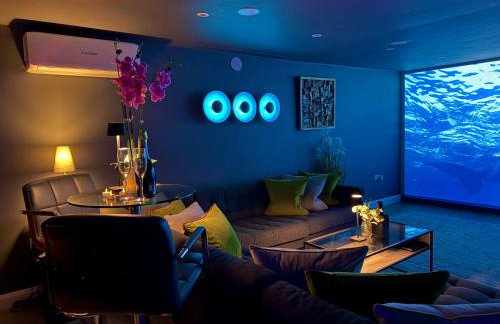 Sunridge Fishing Lodge with Hot Tub & Giant Cinema - Foto 9