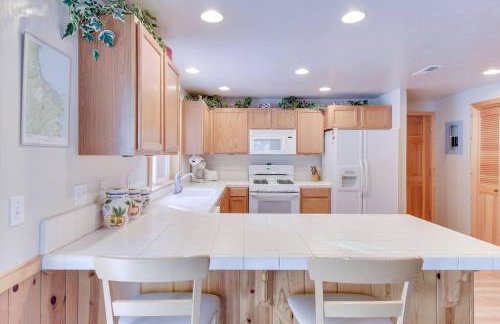 Mckinney Estate w/ Roof Deck Beach & Hike! - Foto 3