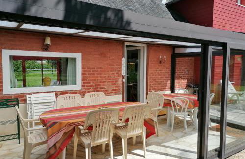 Maison de campagne lumineuse spacieuse dans impasse au calme a proximité d'un chateau deux vérandas grand jardin cabane pour vélos, pres Port en Bessin et Bayeux, proche plages du débarquement - Foto 8