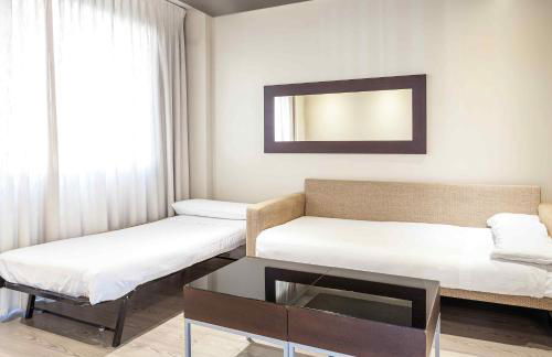 Suites Viena Plaza de España - Photo 65