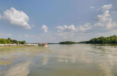 2 Mi to Cedar Lake Quiet Home with Fire Pit and Deck - Foto 30