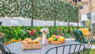 ADIRA Marseille Montgrand 2 étoiles - Foto 2, Garden, Garden view