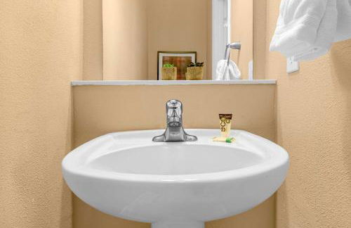 Sunny Sales - Renovated TownHome by Disney! - Foto 25