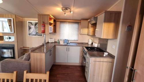 Spacious and modern 3 bedroom Doniford Bay Haven Caravan Park Static Caravan - Foto 4, stove