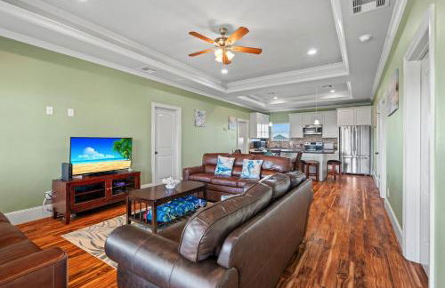 Charming Beachside Retreat: Steps from the Sand and Surf - Foto 9