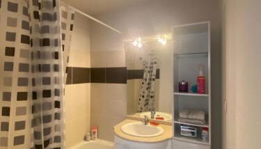 T2 en résidence avec piscine commune - Photo 4