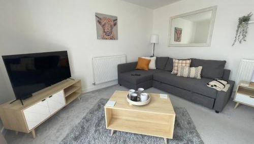 Modern 2-bedroom apartment, free parking for 2, walking distance to town centre - Foto 2
