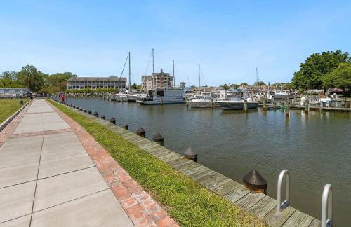 New Intown Waterfront Townhome wPool & Location - Foto 34