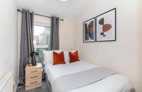 House - Sleeps up to 10 & Free Parking - Foto 5