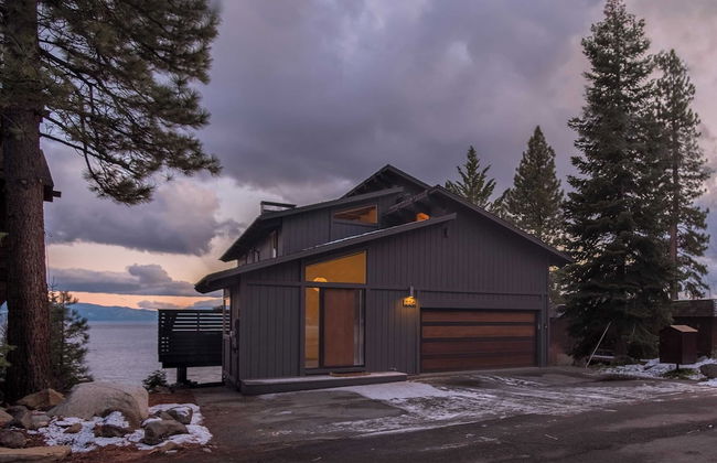 Lakeview by Avantstay Private Waterfront Cabin on Lake Tahoe w/ Hot Tub & Views - Foto 39