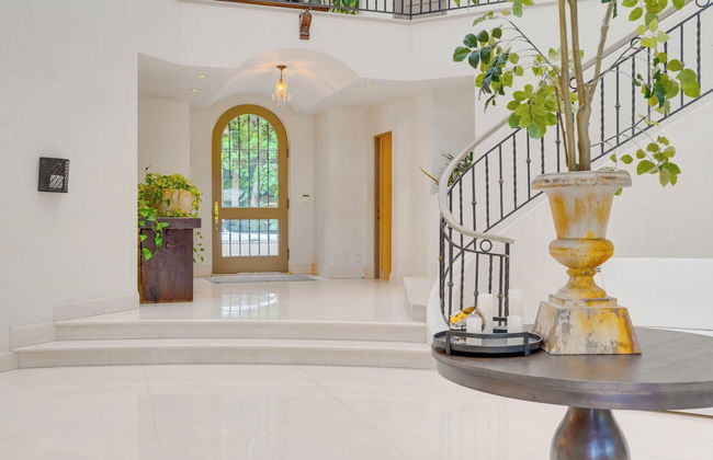 Carolwood - Modern Tuscan Villa With Rolling Lawns and Loggia in Holmby Hills - Photo 70