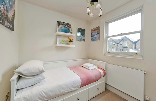 Central London 4BR Queens Park Family Home With Garden - Foto 28