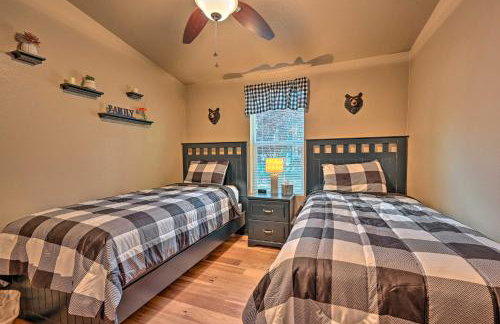 Near Hiking Munds Park Cabin with Deck and Yard - Foto 20