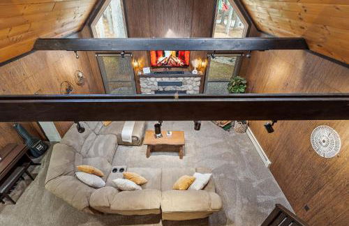 NEW! Woodland Retreat - Hot tub Game Room Firepit - Foto 13