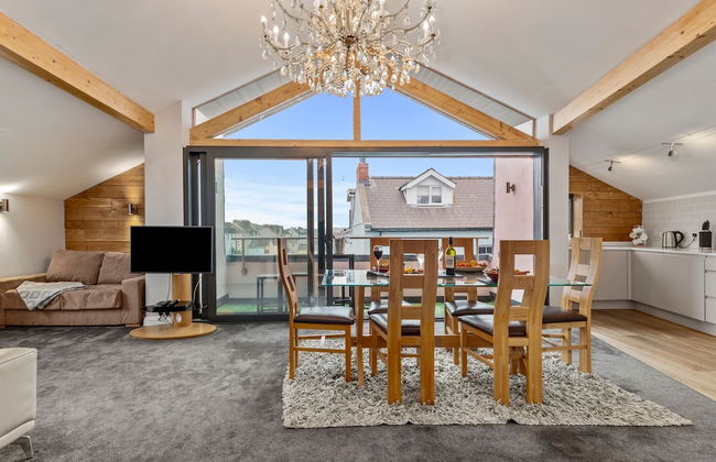 Billycan Penthouse - Tenby Town Centre - Photo 1