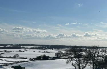 FAIRVIEW FARM Holiday Accommodation 14 Luxury Lodges, Cabins, Dog Friendly, Suitable for Couples, Families and Groups, Wedding Guests , Corporate events, Sleeps 2-65 guests in Ravenshead, Nottingham near Sherwood Forest, set in 88 acres - Photo 14