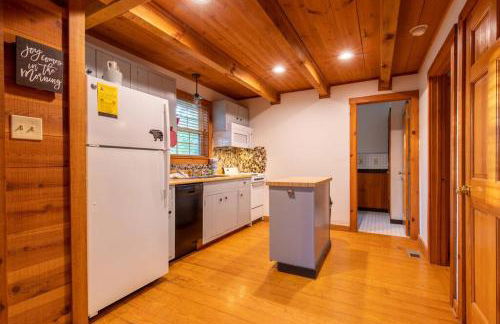 Cozy Cabin Smoky Mountains - Hot tub, pool, & golf - Foto 7