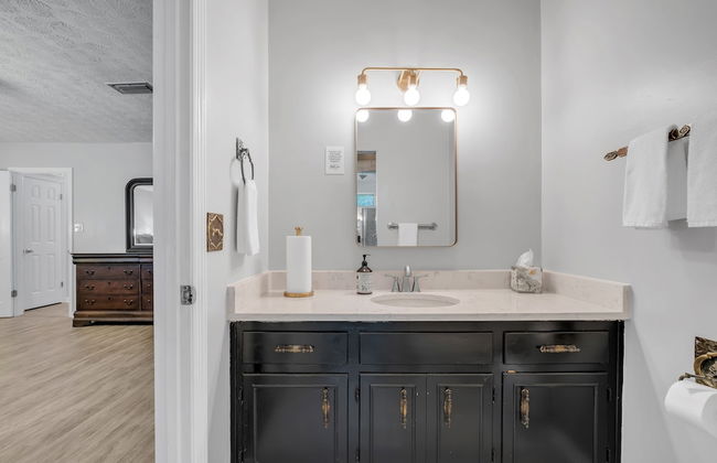 Hudson Manor 4 Bedroom Home by RedAwning - Foto 25