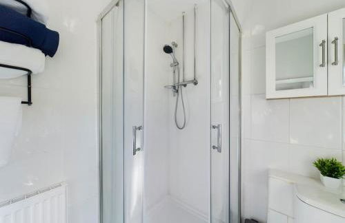 Whitmore House By RMR Accommodations - Newly Refurbed - Modern - Parking - Central - Foto 39