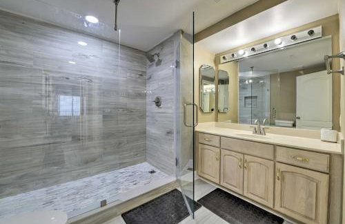 Gulf Views and Pool Access Coral Reef Resort Condo - Foto 15