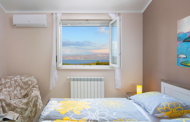 Detached Villa With Private Pool Located on Hill Overlooking Kvarner - Foto 13