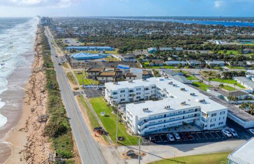 Oceanfront Elysium with a pool - Photo 42
