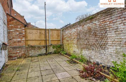 Centrally Tucked Away Private 4bed - Free parking! By Hinkley Homes Short Lets & Serviced Accommodation - Foto 32