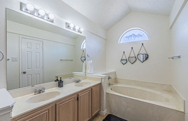 Lux 3-br Garage Gated Yard by The Star Frisco - Foto 43