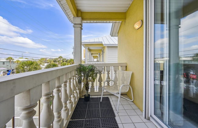 Just Beachy - 5 Bedroom Beach Front Home! Sleeps 20 Home by RedAwning - Foto 38