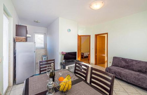 Nice Apartment In Rtina With Wifi - Photo 3