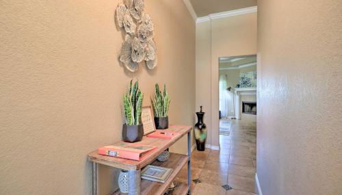 Unwind Fireside! Harker Family Retreat with Yard - Foto 4