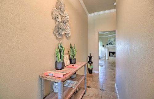 Unwind Fireside! Harker Family Retreat with Yard - Foto 4