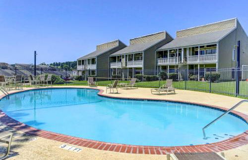 Gorgeous Lakefront Townhome with Pool Access and Views - Photo 3