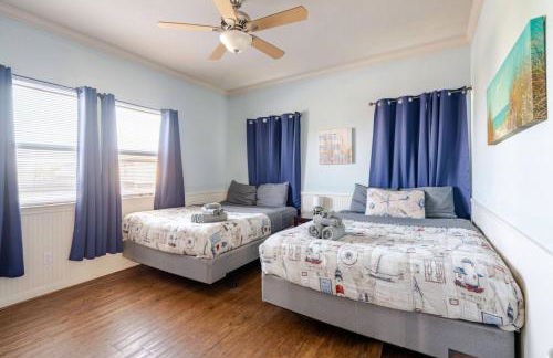 Central 2BR 2BA Easy Beach Access Sleeps 10 - Foto 11