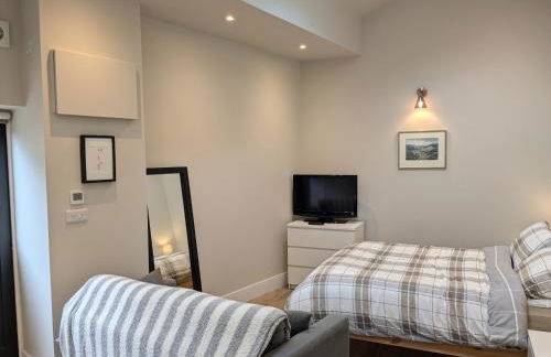 Light, modern detached studio in Eyam - Photo 6