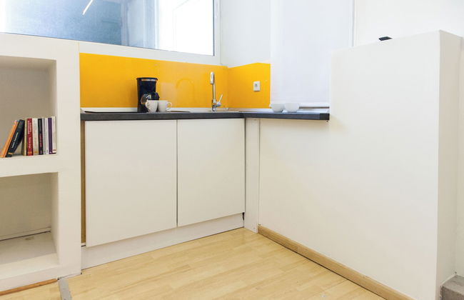 Minimalist Modern Nea Kifisia Studio - Foto 11