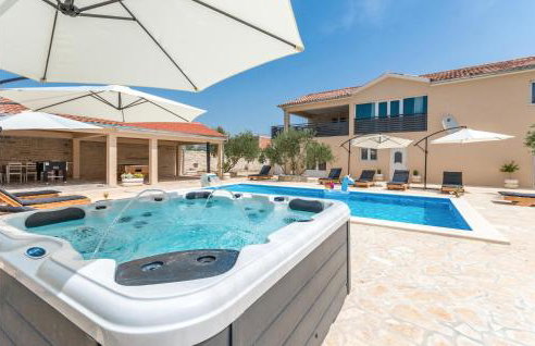 7 Bedroom Awesome Home In Polaca - Foto 2