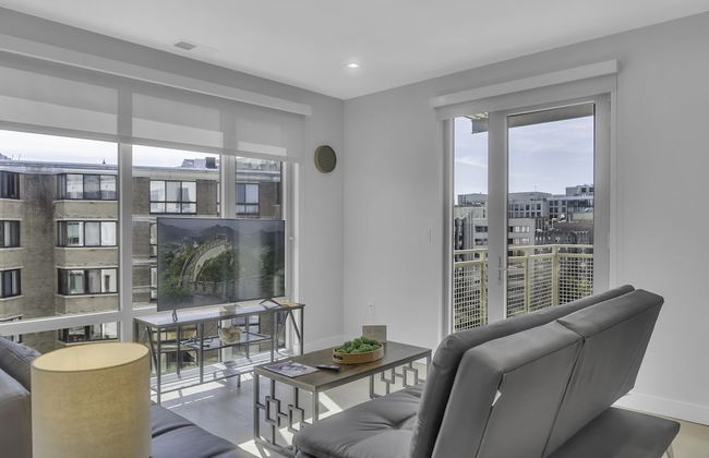 2br Logan Circle Furnished Apartment 2 Bedroom Apts by RedAwning - Photo 1