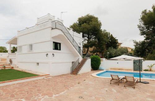 Spacious villa with private pool & garden for 4 - Photo 58