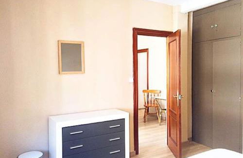 COSY 3 BED APT 200m FROM BEACH WiFi - Photo 9