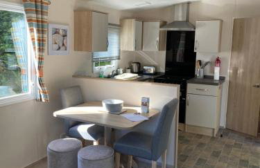 Tranquil Retreat at River Valley Country Park - Photo 28