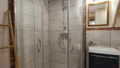 Maison historique du 15ème siècle avec jardin à La Carneille - FR-1-497-135 - Foto 3